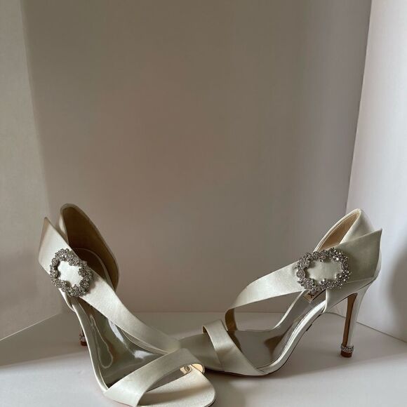 BADGLEY MISCHKA ivory satin heels rhinestones size 7 - Picture 15 of 15